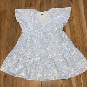 Universal Thread Light Blue & White Floral V-Neck Dress for Spring/Summer.